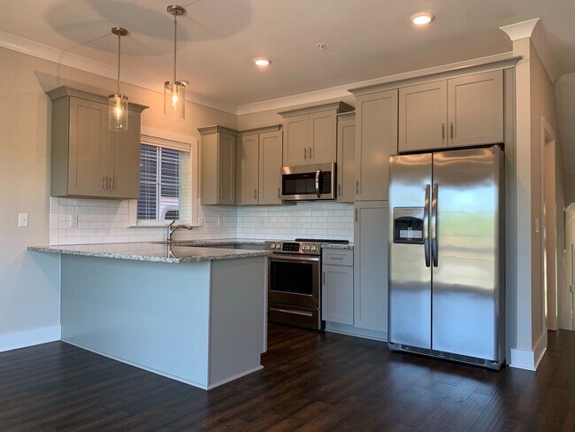 Foto del edificio - 3 Bedroom, 3 Bathroom Home Next to Lake w/...