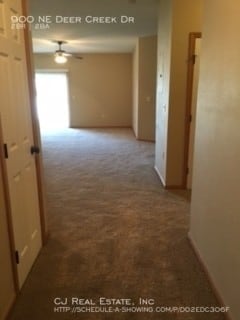 Building Photo - 900 NE Deer Creek Dr