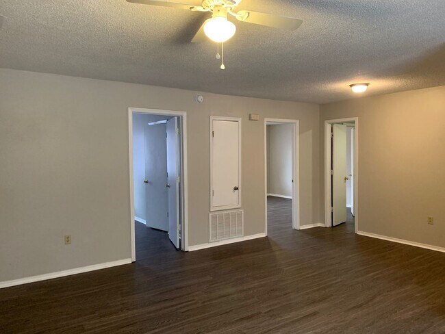 Foto del edificio - 1307 N. Arkansas-