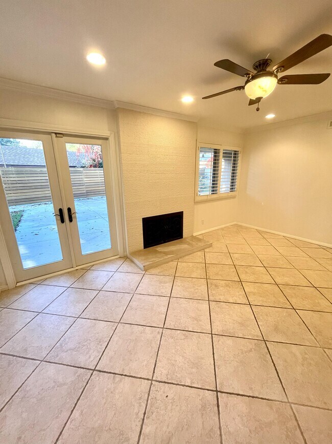 Building Photo - 4854 Campanile Dr