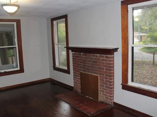Building Photo - 725 NW 30th Ave