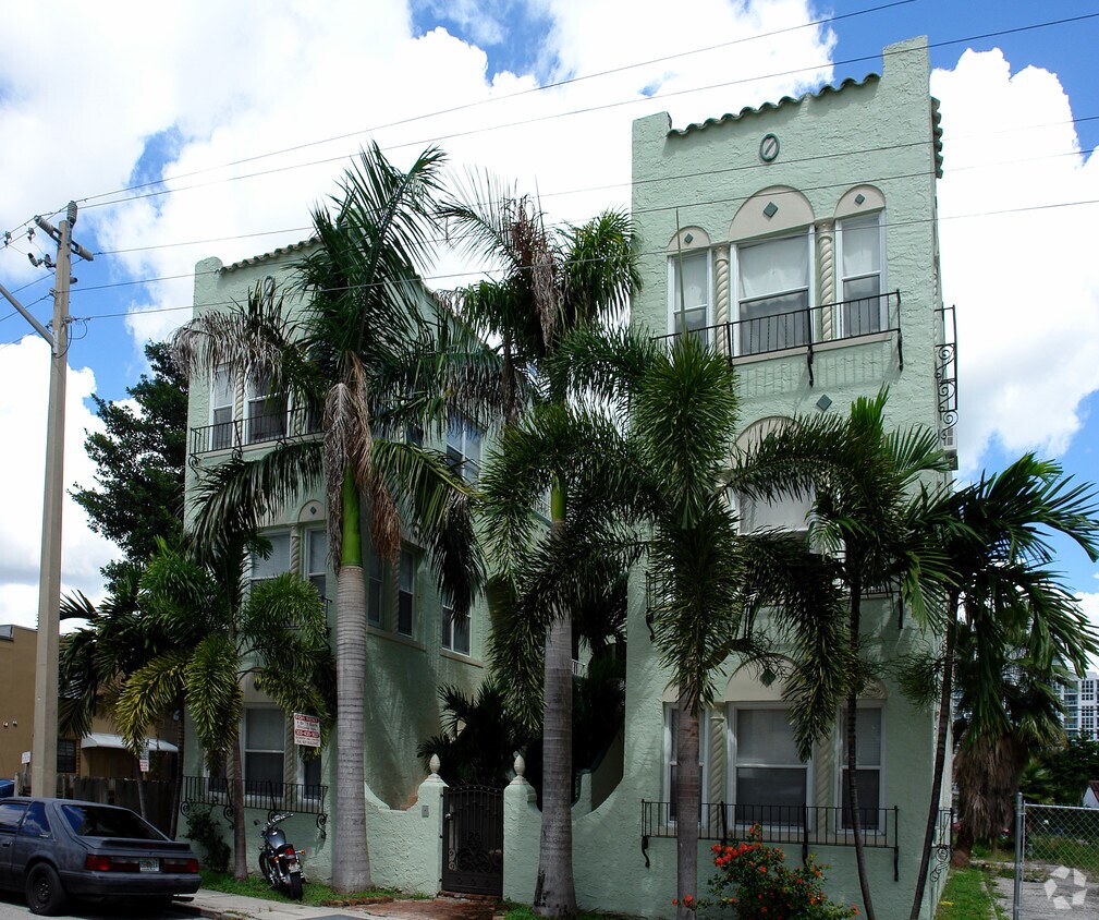 Primary Photo - 601 NE 26th St