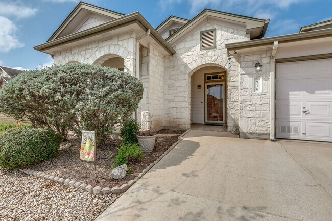 Foto del edificio - 3-BEDROOM GARDEN HOME NEAR MEDICAL CENTER