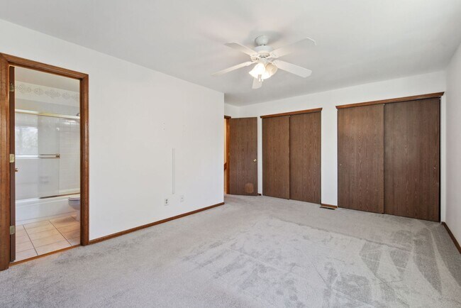 Building Photo - 2 Bedroom Townhome in Arvada