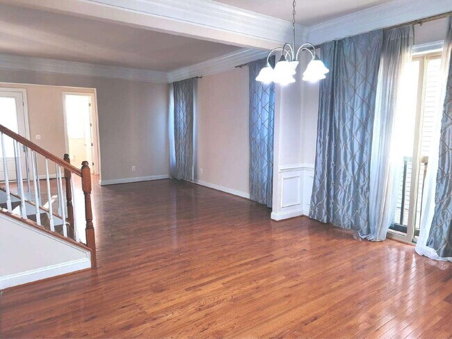 Building Photo - Luxurious Single-Family Home in Vibrant One Loudoun!