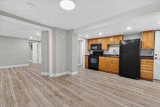 Building Photo - 40 Elm St