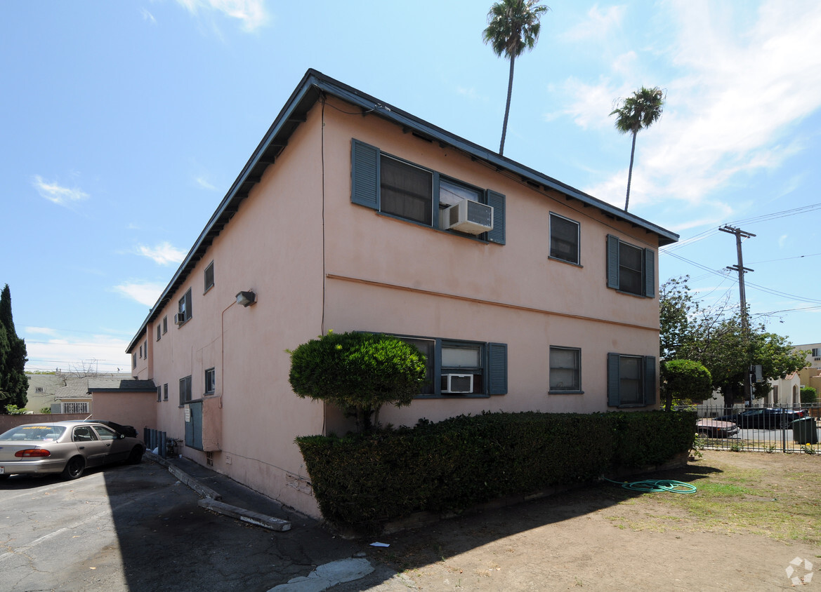 Building Photo - 4325 Clinton St