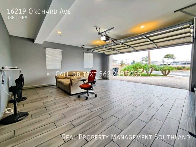 Building Photo - Three Bedroom Home in Bellflower for Rent!
