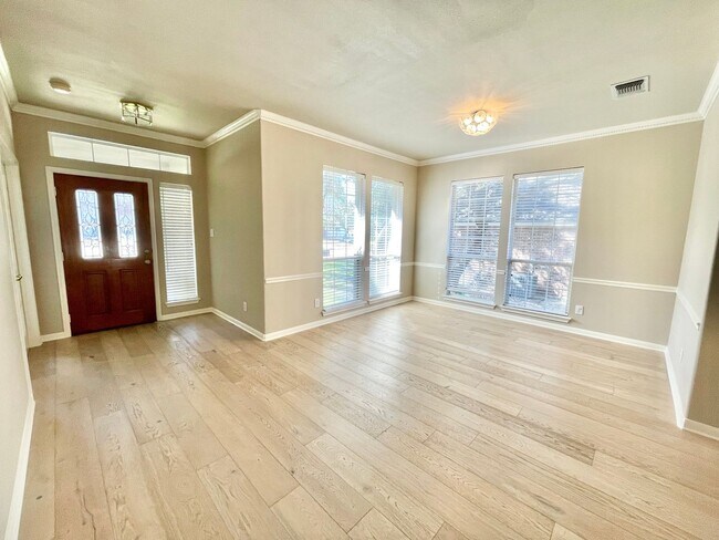 Foto del edificio - 707 Belmark Ct