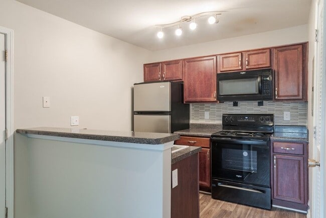 Building Photo - The Waterford Apartment Homes