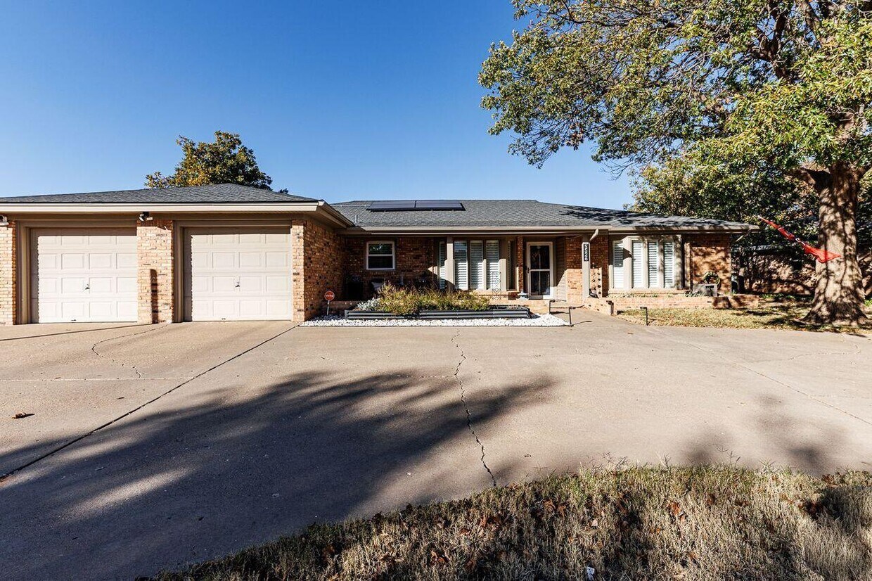 Foto principal - 5526 75th St