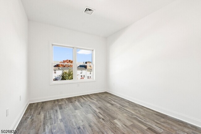 Building Photo - 79 4th Ave