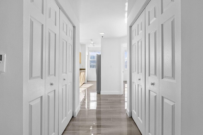 Foto del edificio - 616 Clearwater Park Rd