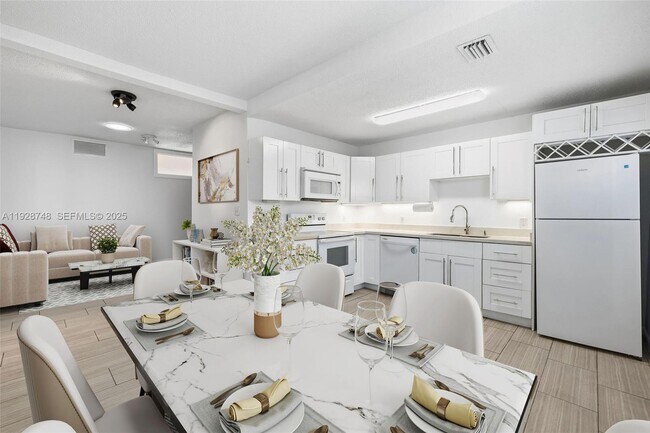 Foto del edificio - 521 NE 70th St