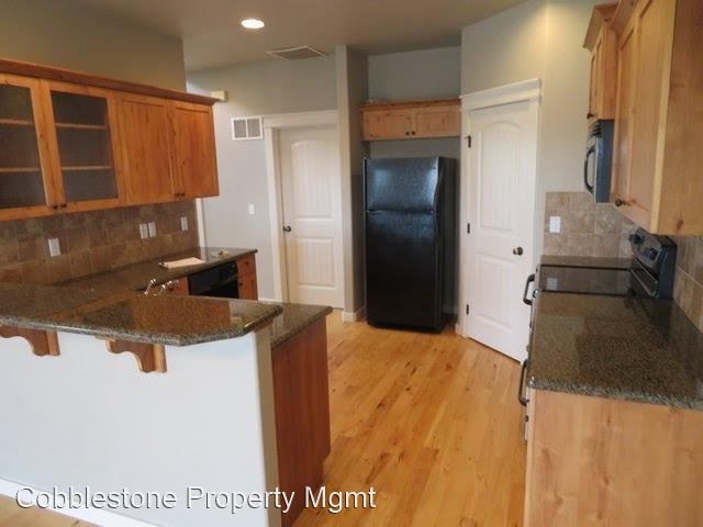 Building Photo - 3 br, 2.5 bath House - 4526 N Kilee Ave