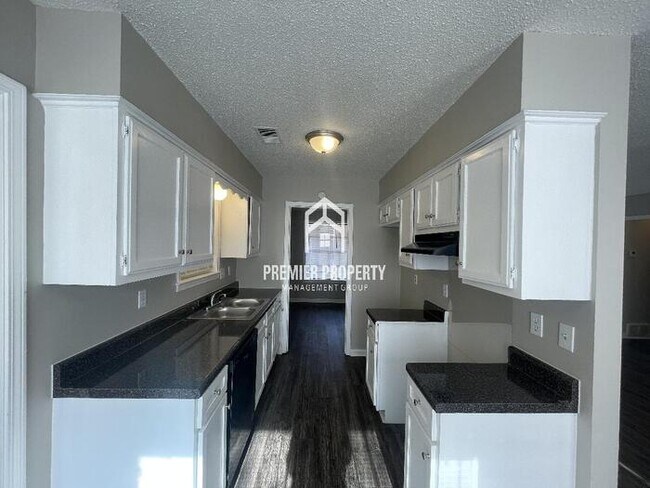 Building Photo - 5121 Bruton - $500 OFF FIRST MONTH'S RENT!