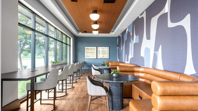 An inviting space to work, meet, and collaborate - 2700 Charlotte Ave Apartments