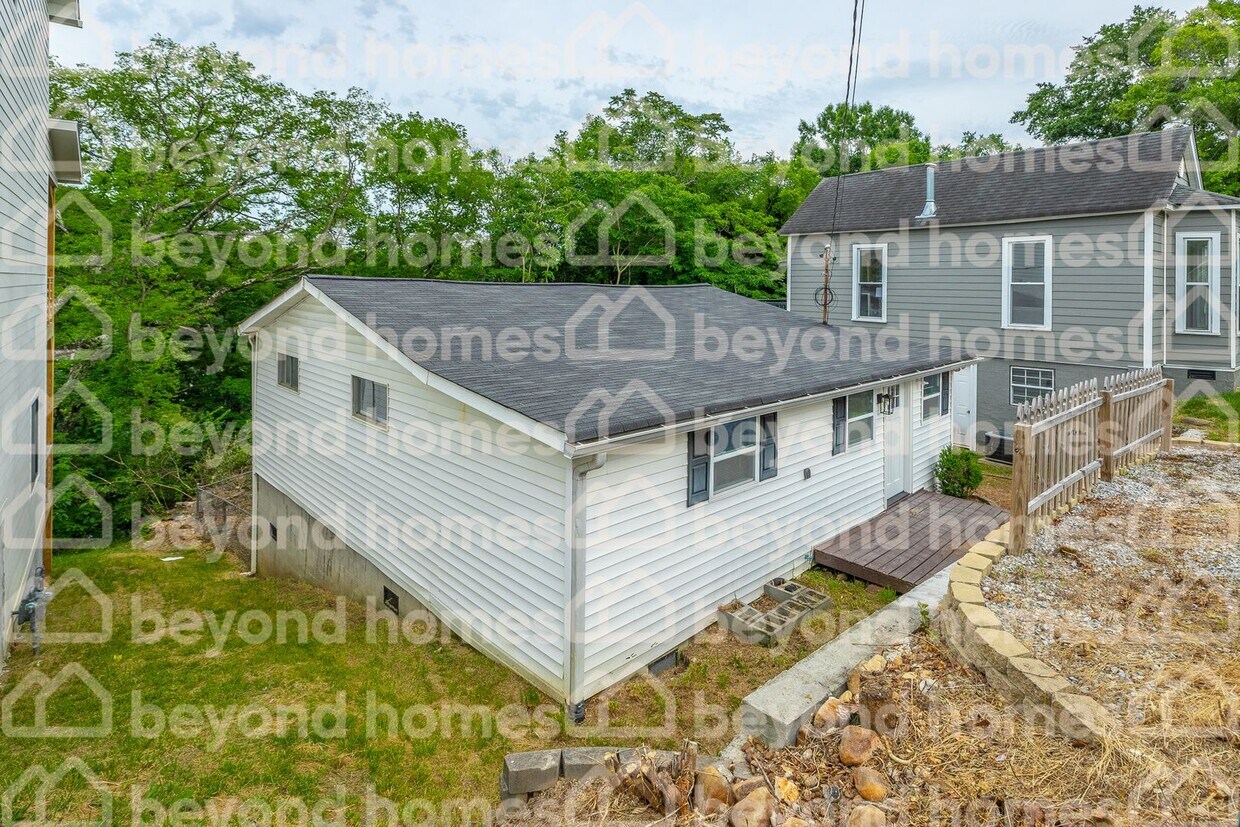 Primary Photo - Lovely 3 bedroom / 1 bathroom home in Nort...