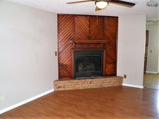 Building Photo - 4635 Jennings Ave