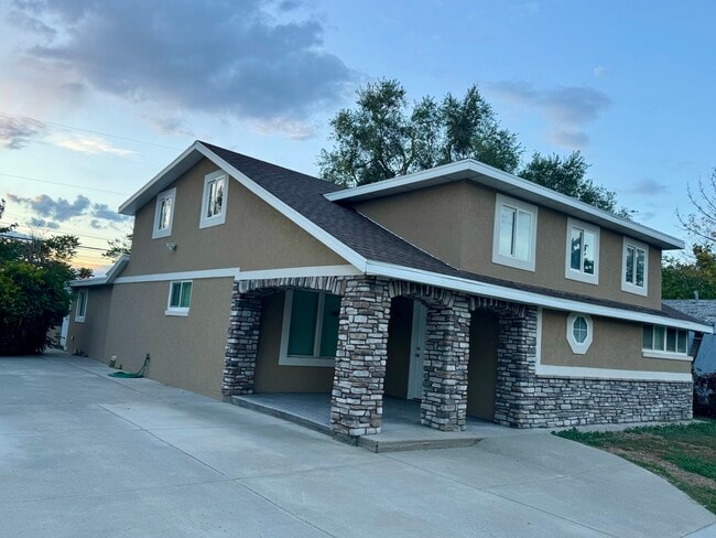 Building Photo - 781 Sherwood Dr