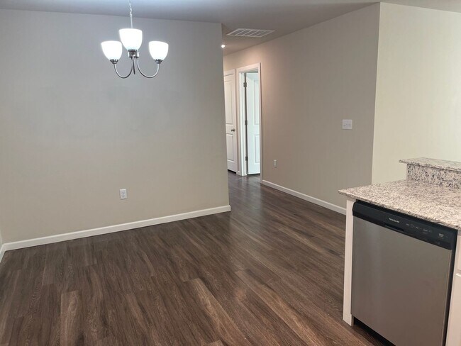 Foto del edificio - 3 Bed 2 Bath 2 Car Garage - Wagoner