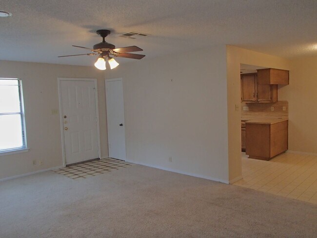 Building Photo - 919