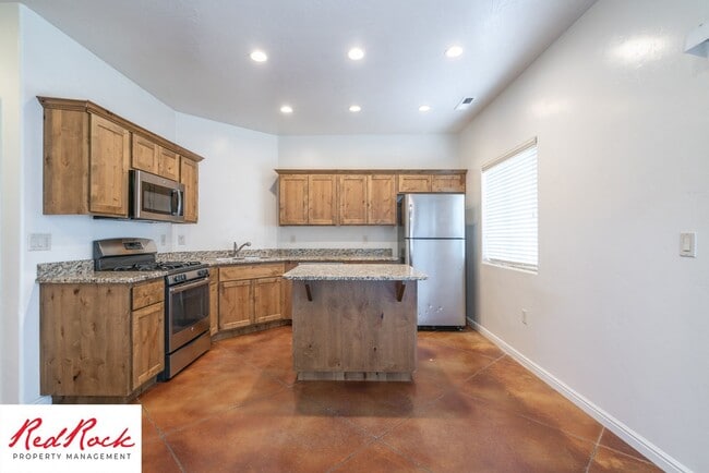 Building Photo - 2075 S Sir Monte Dr