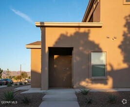 Building Photo - 1074 Hoppas St