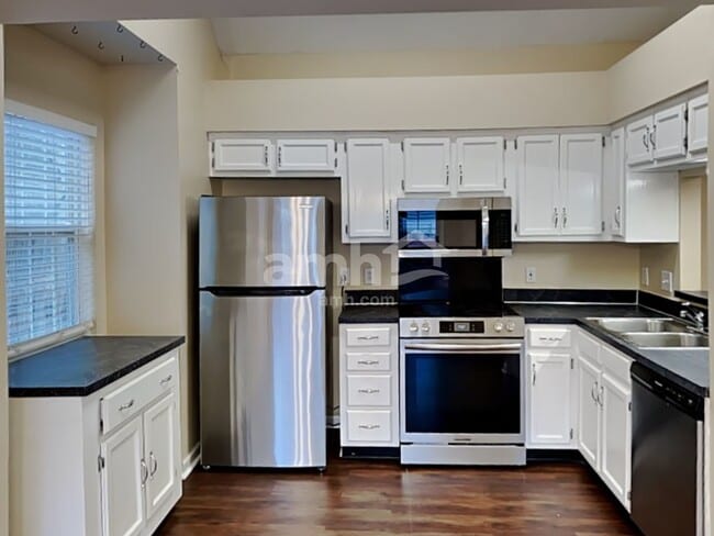 Foto del edificio - 5606 Royal Ct