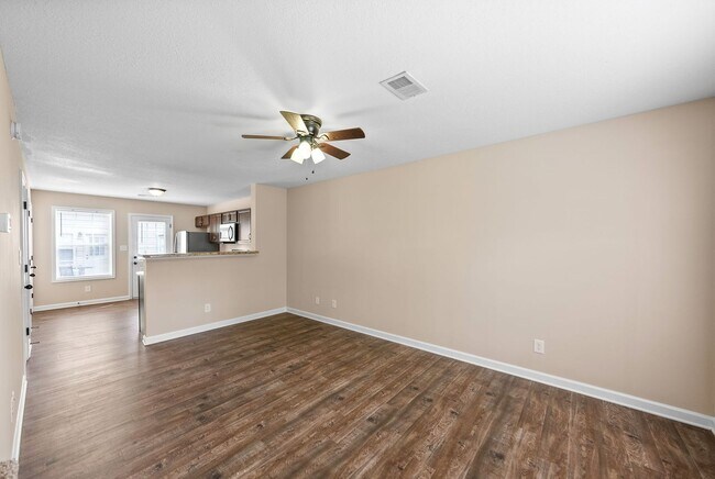 Foto del edificio - 390 Mcgee Ct