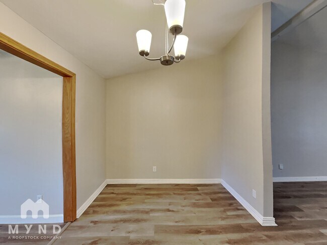 Building Photo - 521 Magnolia Dr