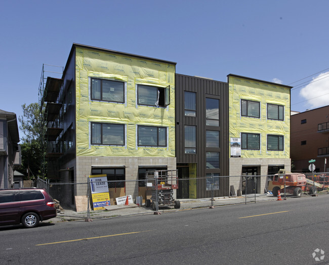Building Photo - The Belmont West