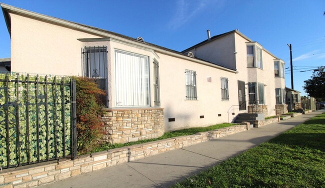 Photo - 2838 West Vernon Avenue Apartment