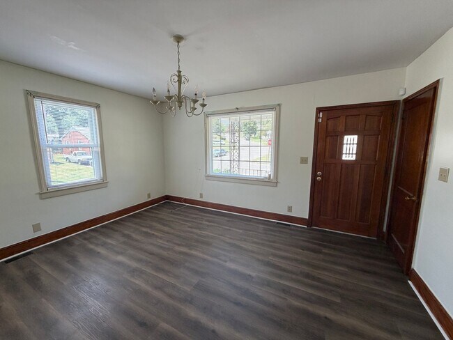 Foto del edificio - 239 Motley Ave
