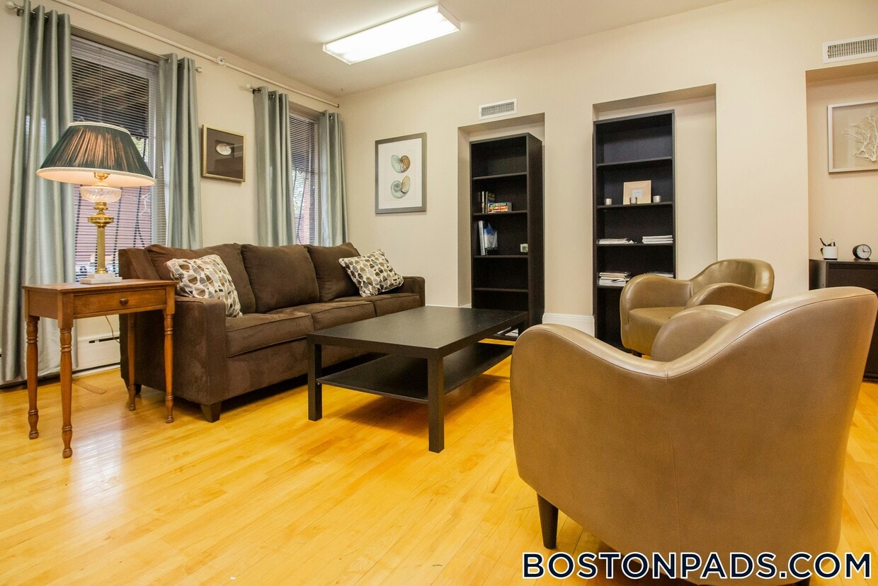 Primary Photo - 290 Beacon St