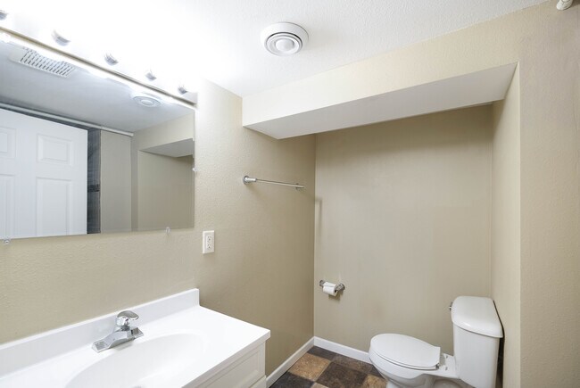 Foto del edificio - 325 McKinley Ave