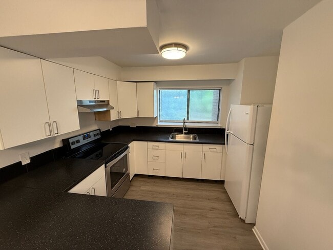 Building Photo - Well Maintained condo in East Charlotte!