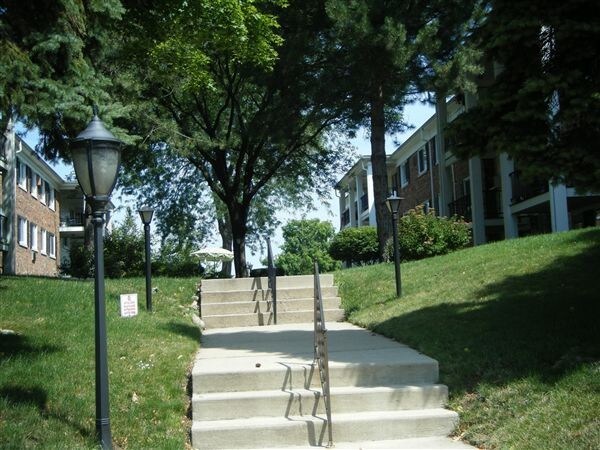 Foto del edificio - 1 br, 1 bath Condo - 806 W Michigan Ave 110