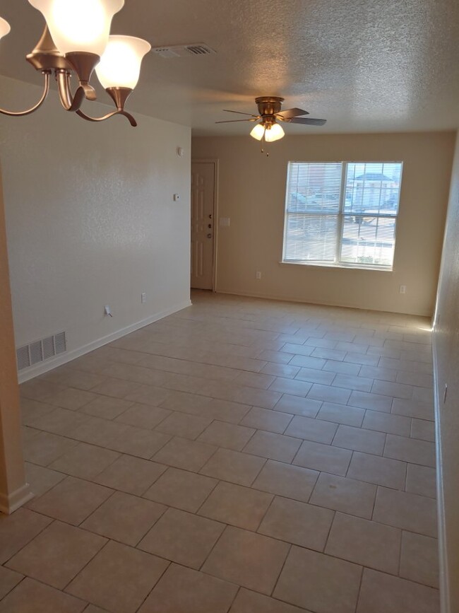 Living room - 3208 Hereford Ln