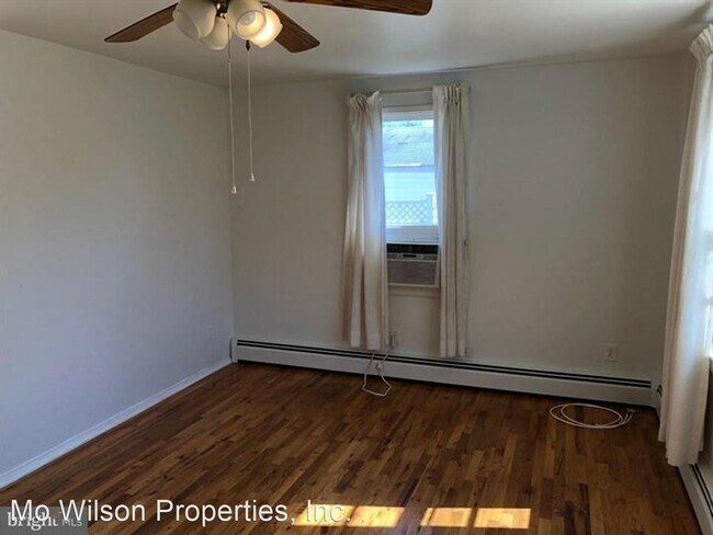 Foto del edificio - 4 br, 1 bath House - 1114 Burton Street