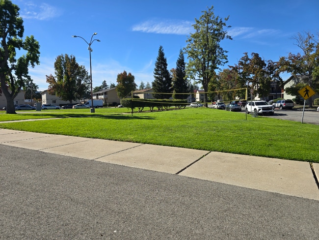 Foto del edificio - 1751 Ross Cir