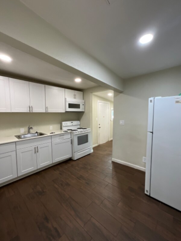 Photo - 2533 W Southcross Blvd Apartment