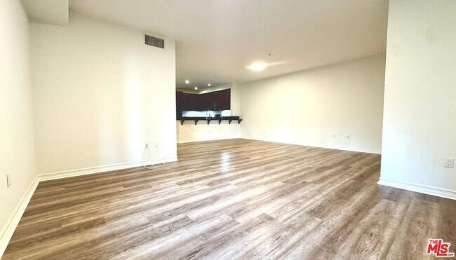 Foto del edificio - 629 Traction Ave