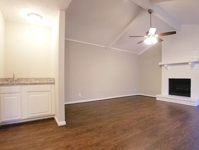 Foto del edificio - 3523 Mayfield Oaks Ln