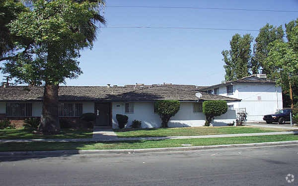 Building Photo - 3115 E Simpson Ave