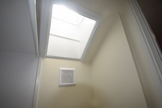 Foto del edificio - 815 Rosedale Ave