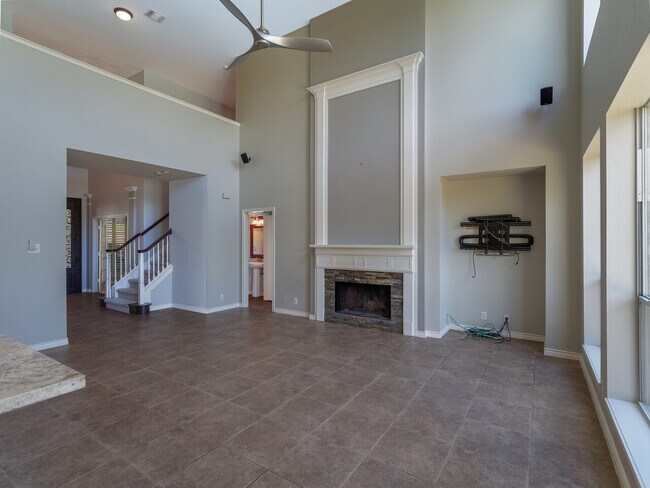 Building Photo - Timberland Trl 8727
