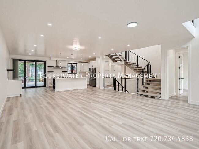 Building Photo - 3595 Darley Ave