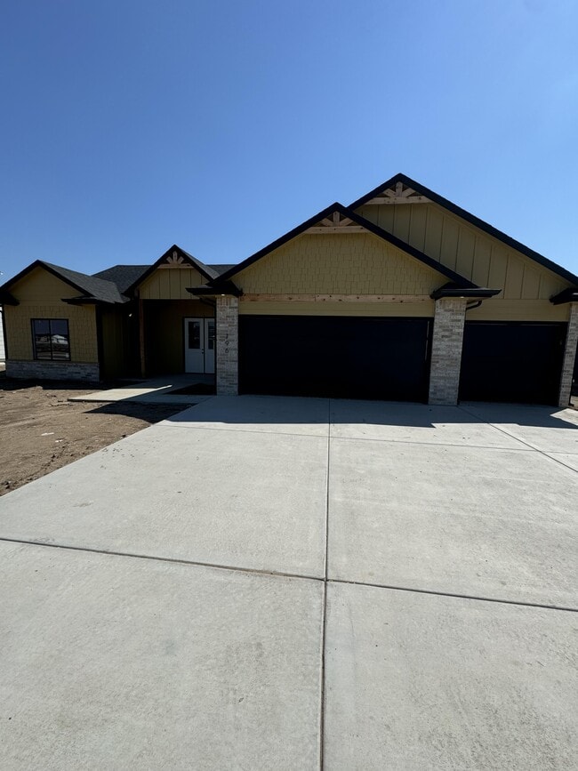Building Photo - 796 Trails End Ct