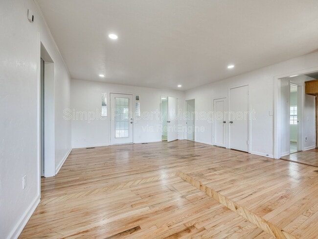 Building Photo - 4608 N Libby Ave